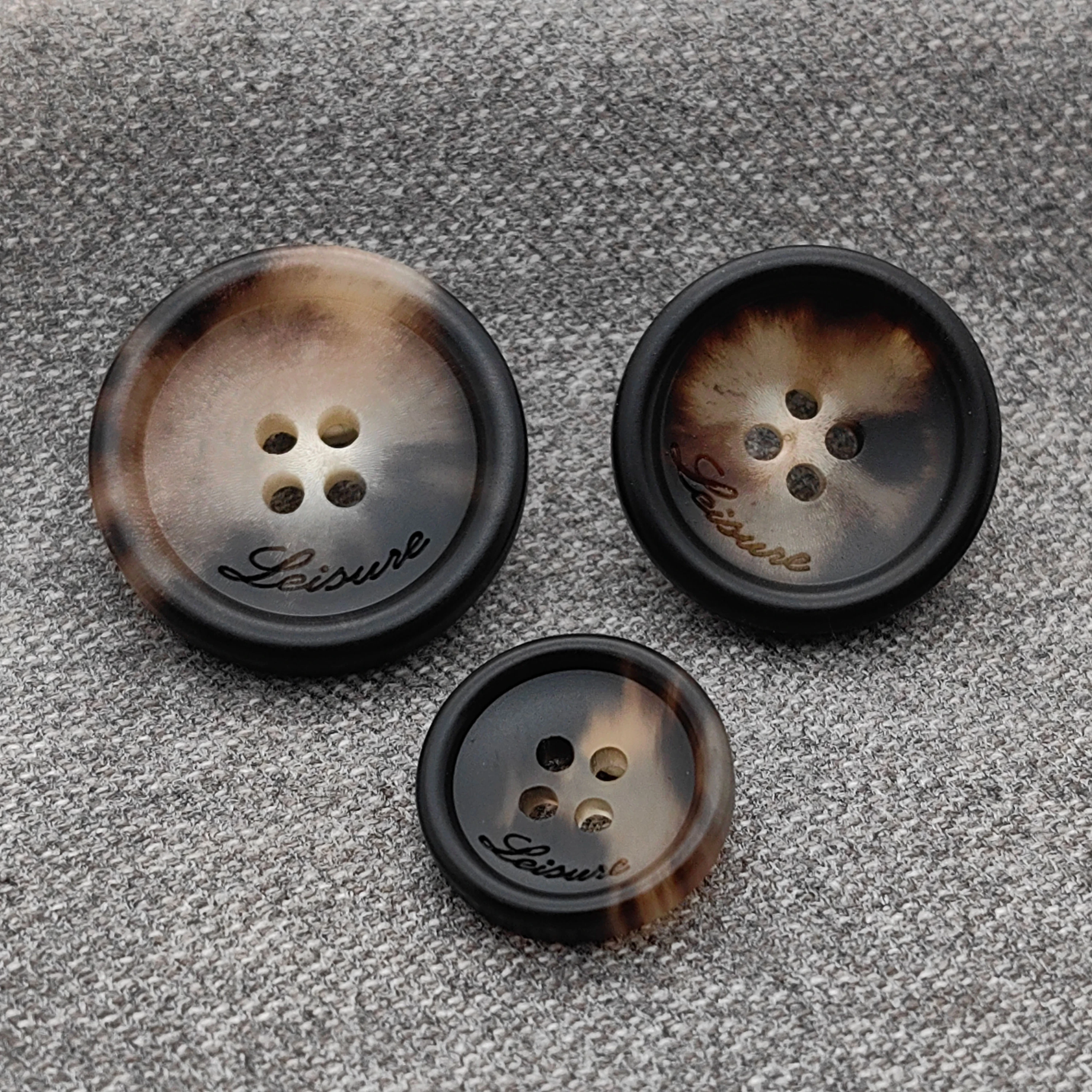 SANKO Custom Imitation Shell Buttons 16l White Sewing Resin Buttons Round Pattern 4holes Pearl Buttons for Garment Shirt