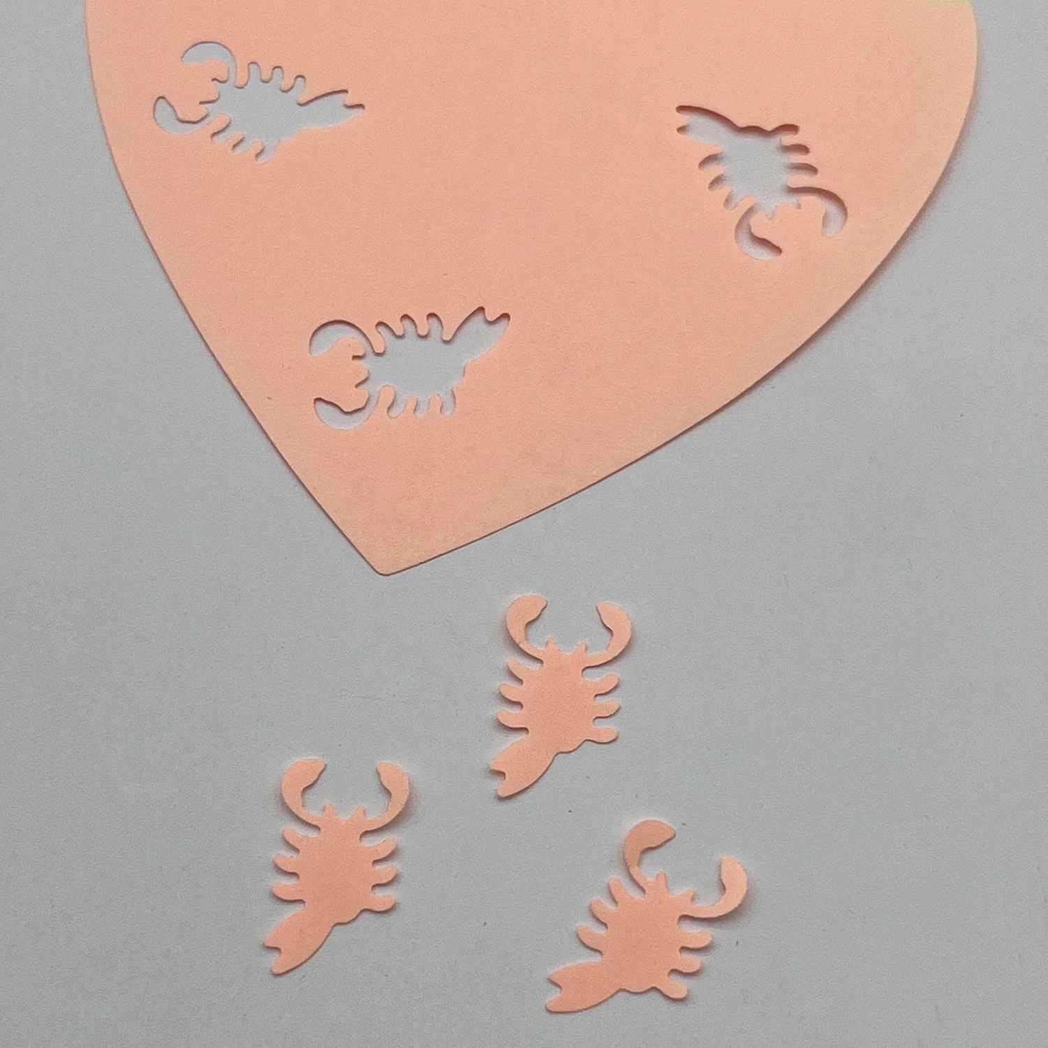 Portable DIY Cute Animal Shaped Embossing Tool Small Plastic Hole Puncher for Paper Craft Art Scrapbook Creation