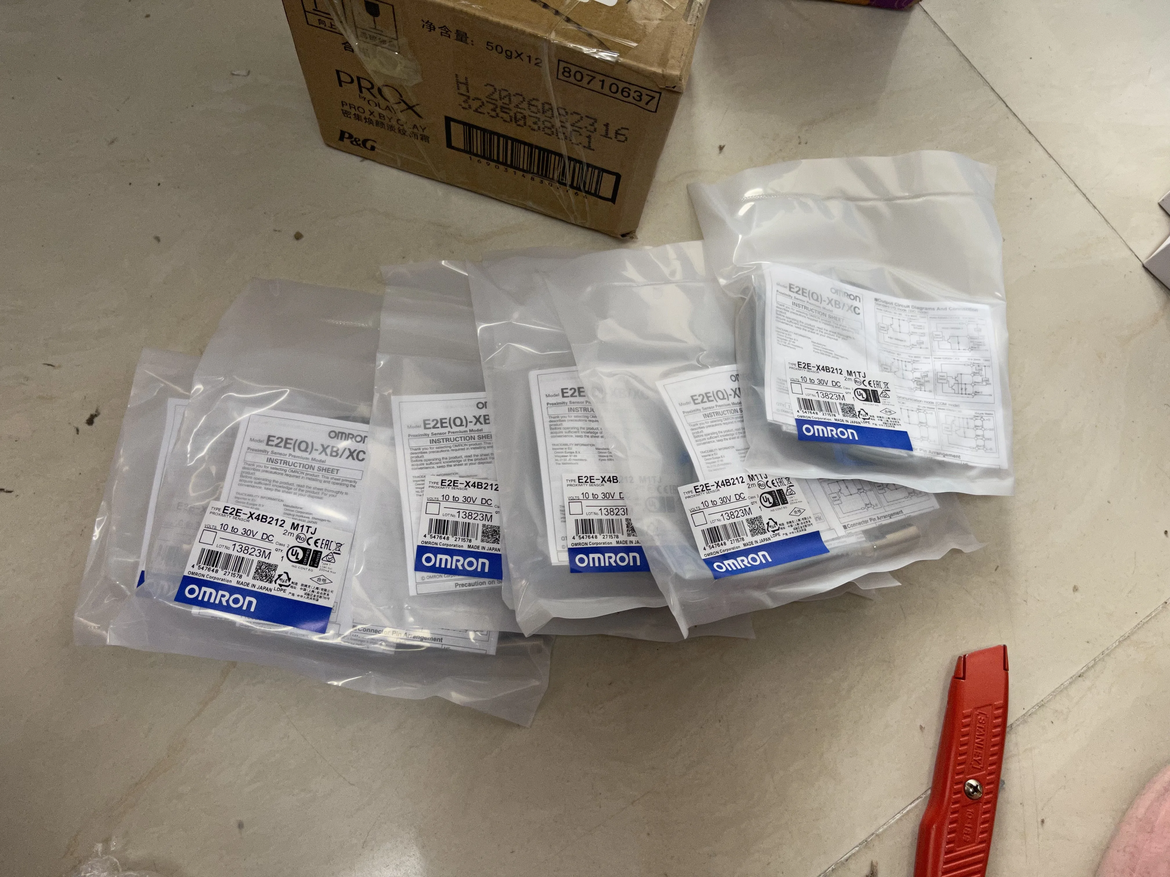 Omron Proximity Sensor E2E-X4B212-M1TJ Omron Proximity Sensor E2E-X4B212-M1TJ