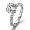 Bague en or massif 18 carats avec diamant de laboratoire.