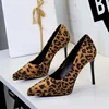 8366-11 leopard print