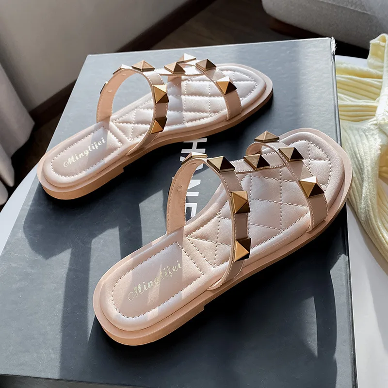 2022 Summer Flat Riveted Slippers Korean Fashion Design
