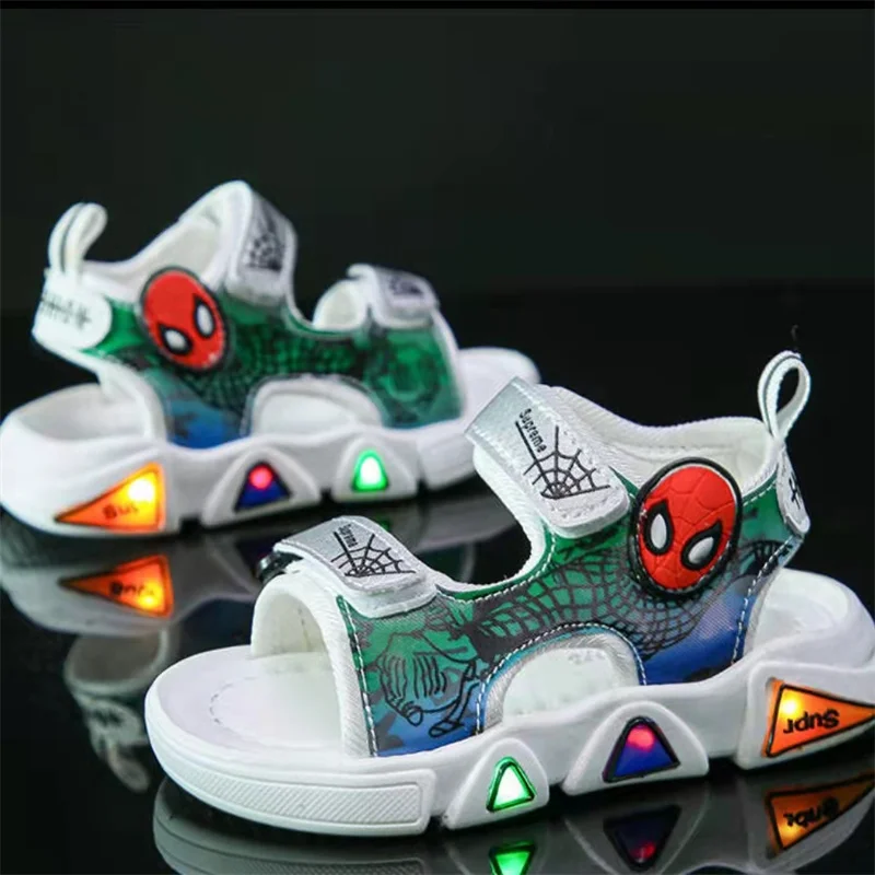 Wholesale custom fashion comfortable boys' shoes with LED flashing lights and soft plastic badges
