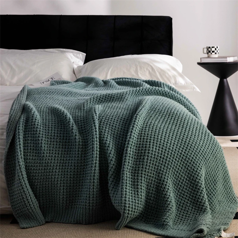 The manufacturer directly sells pure color knitted blankets with high cost-effectiveness nr factory