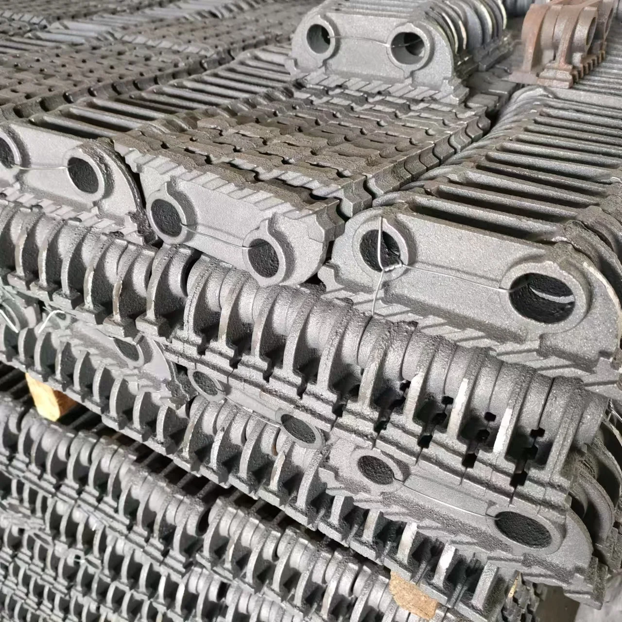 Precision Cast High Chromium Cast Iron Chain Grate G26 G28 Boiler Furnace  Grate Resistant to High Temperatures Type Boiler Tube