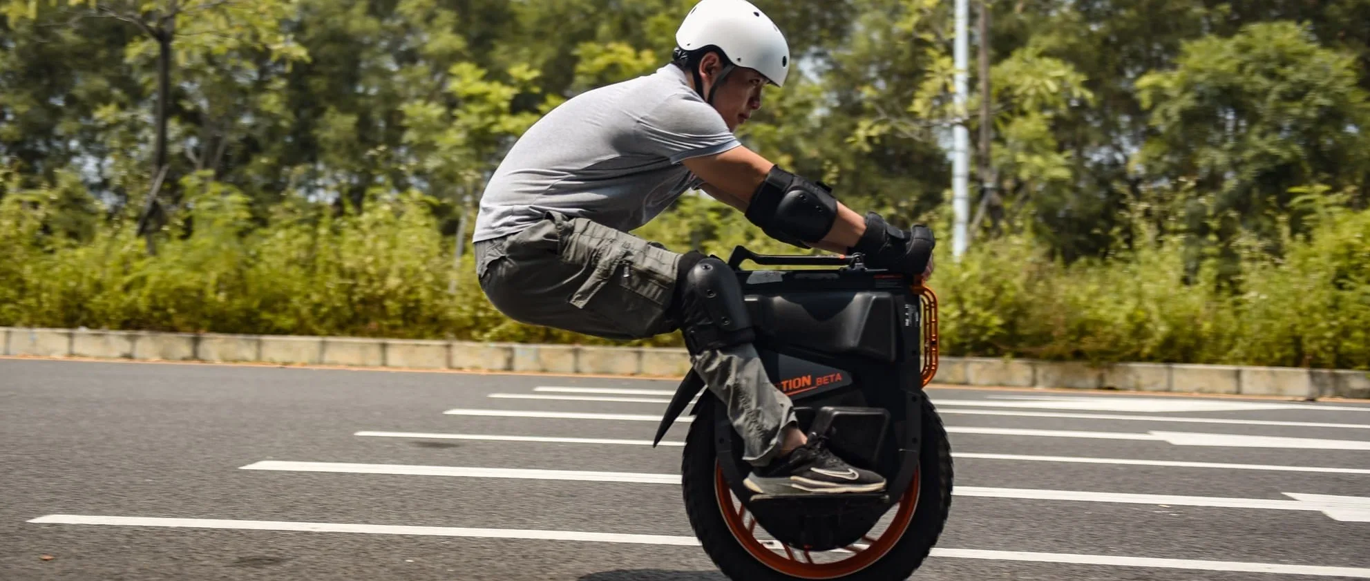 オリジナルINMOTIONV13電動一輪車4500Wモーター22インチタイヤ