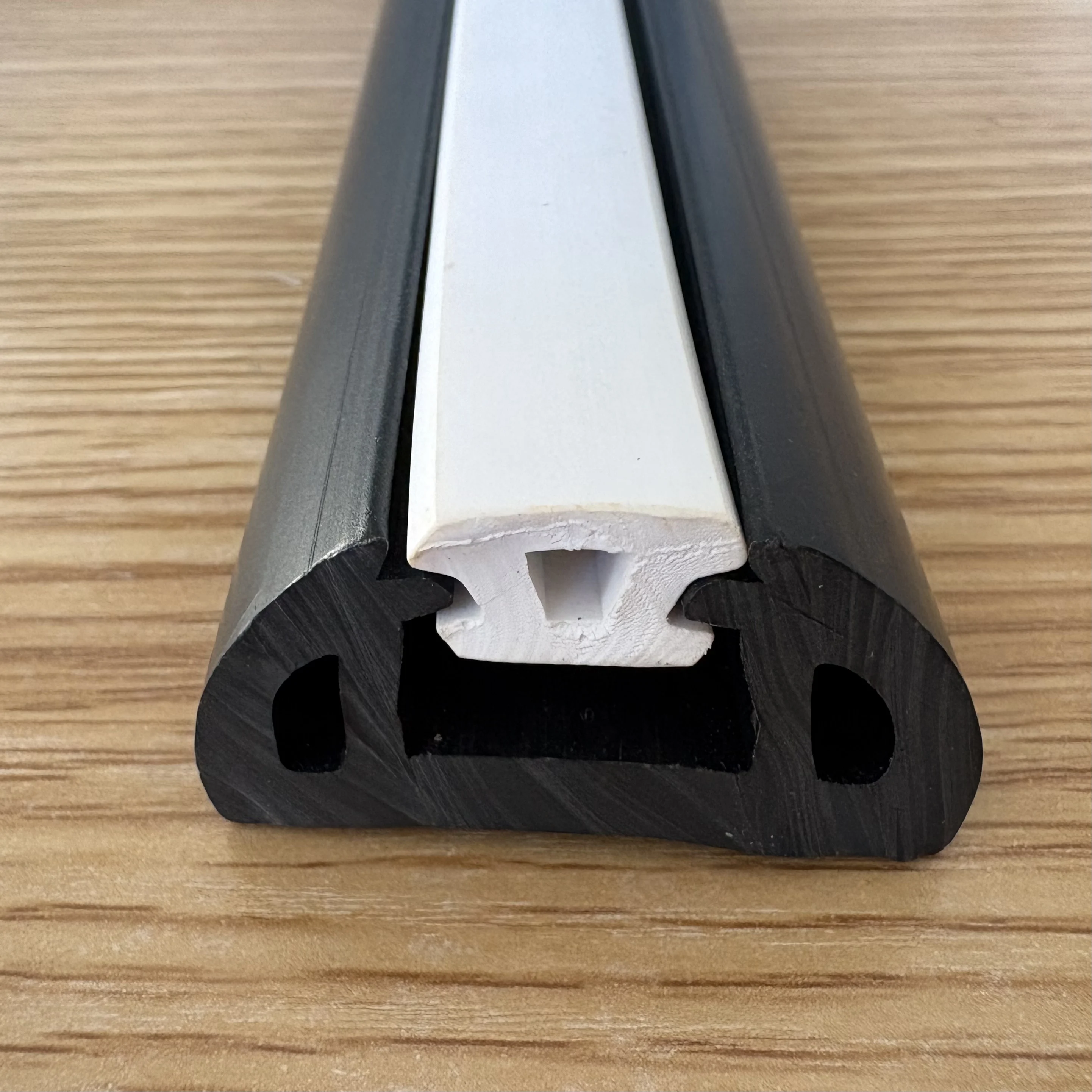 Bande Anti Ragage Noire Pour Bateaux Pneumatiques - Largeur 60 Mm X 12 Ml - Réparer Mon Flotteur