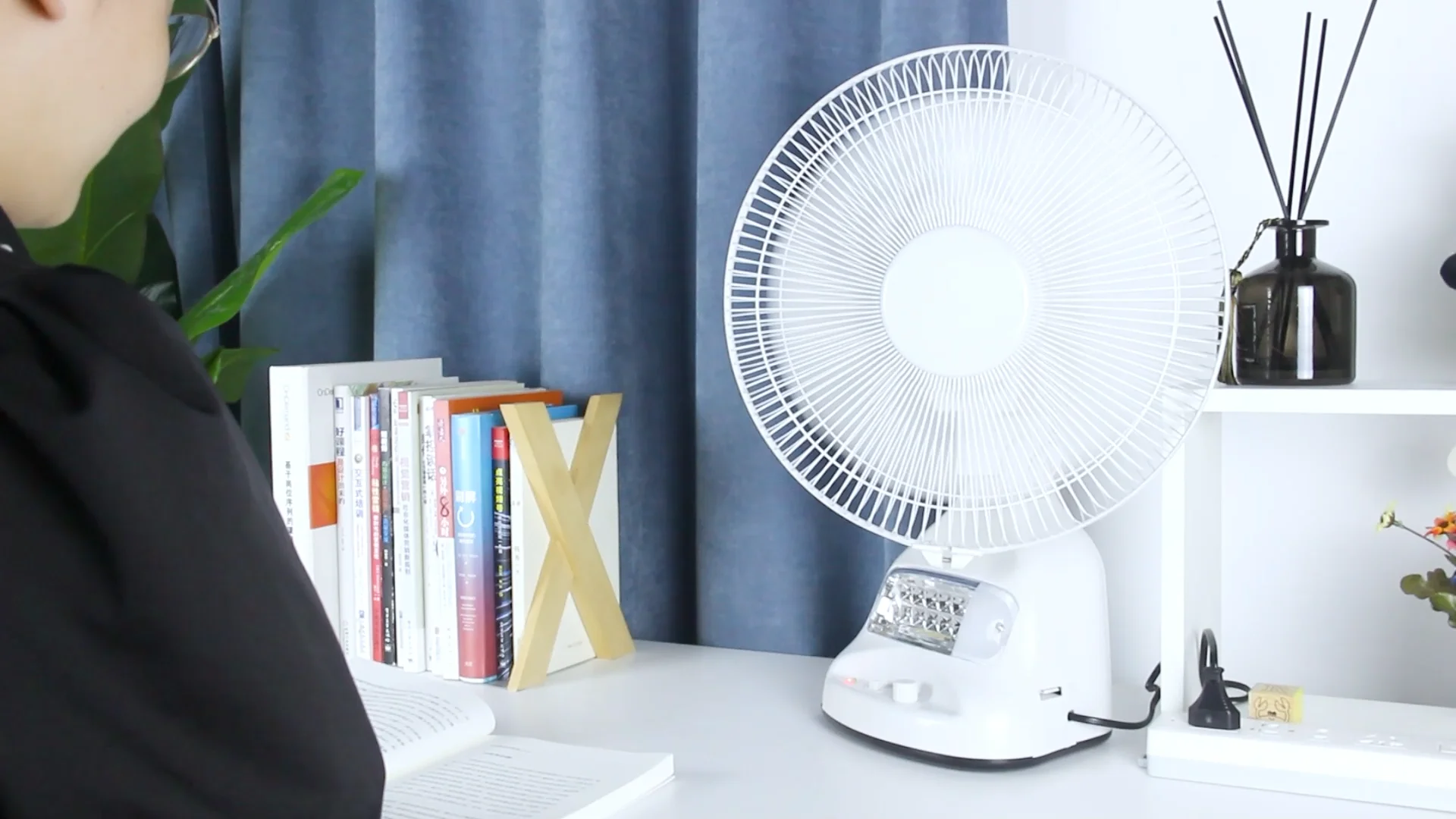 12 Inch Ac Dc Electric Table Fan Battery Charging Fan Rechargeable Fan ...