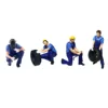Quattro persone al lavoro in blu