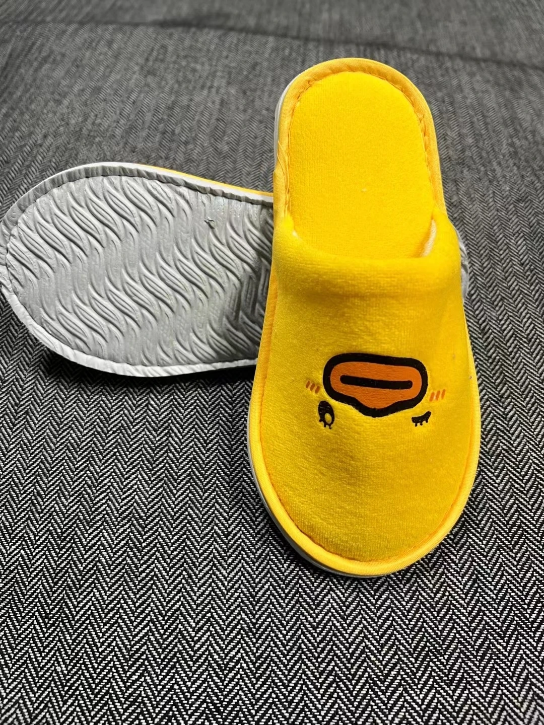 Индивидуальная ванная комната спа гостевой номер роскошный коралловый велюр черный белый отель тапочки с логотипом оптовая продажа Одноразовые гостиничные