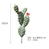 Pequeño cactus con flores.