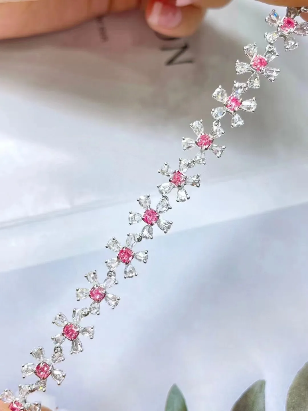 SGARIT サクラブレスレット 18Kホワイトゴールド 2.415CT ファンシー 