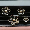 4 ชิ้นสีดำ (รวมแผ่นน้ำหอม)