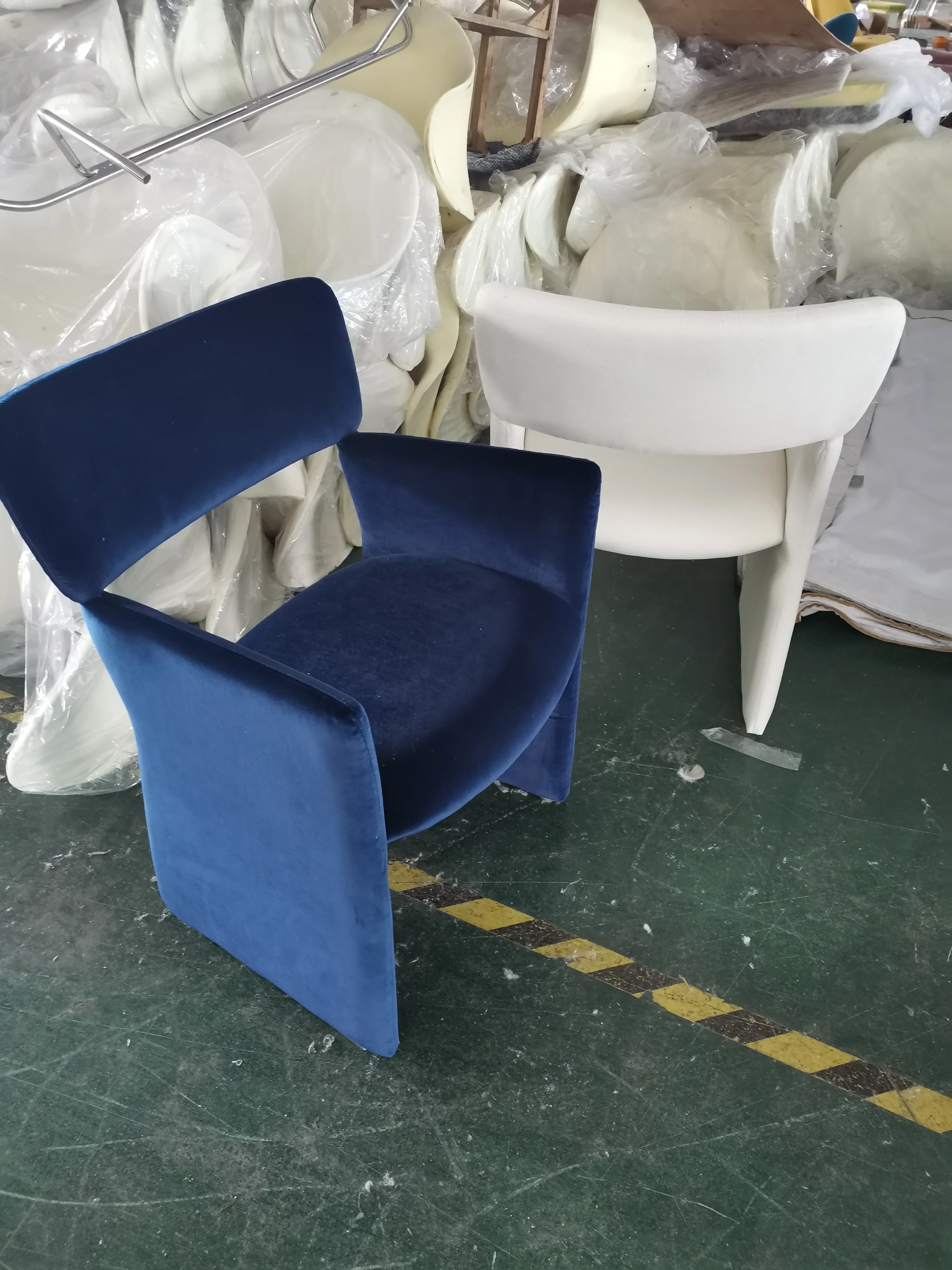Surmiitroshion Designer Dining Chair Restaurant Arm Chair Crown Armchair by Massproductions Home Furniture Fabric Carton 1 Piece