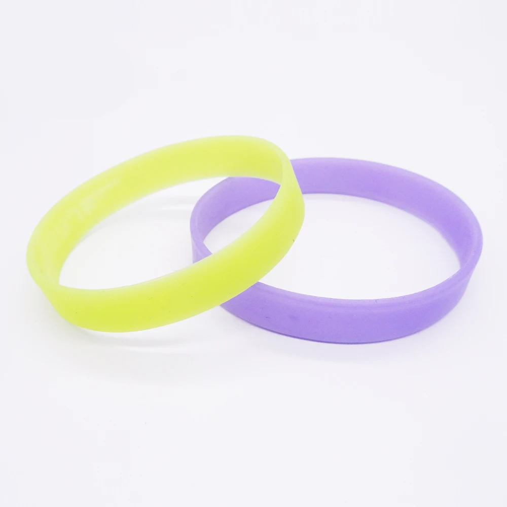 Hot selling eco-friendly no minimum cheap advertising gifts custom logo silicone bracelet wrist band