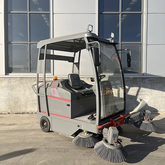 STERLL ST8 CE yol süpürme makinesi ve 4 süpürgeli blok temizleme kamyonu ve su tabancasıyla