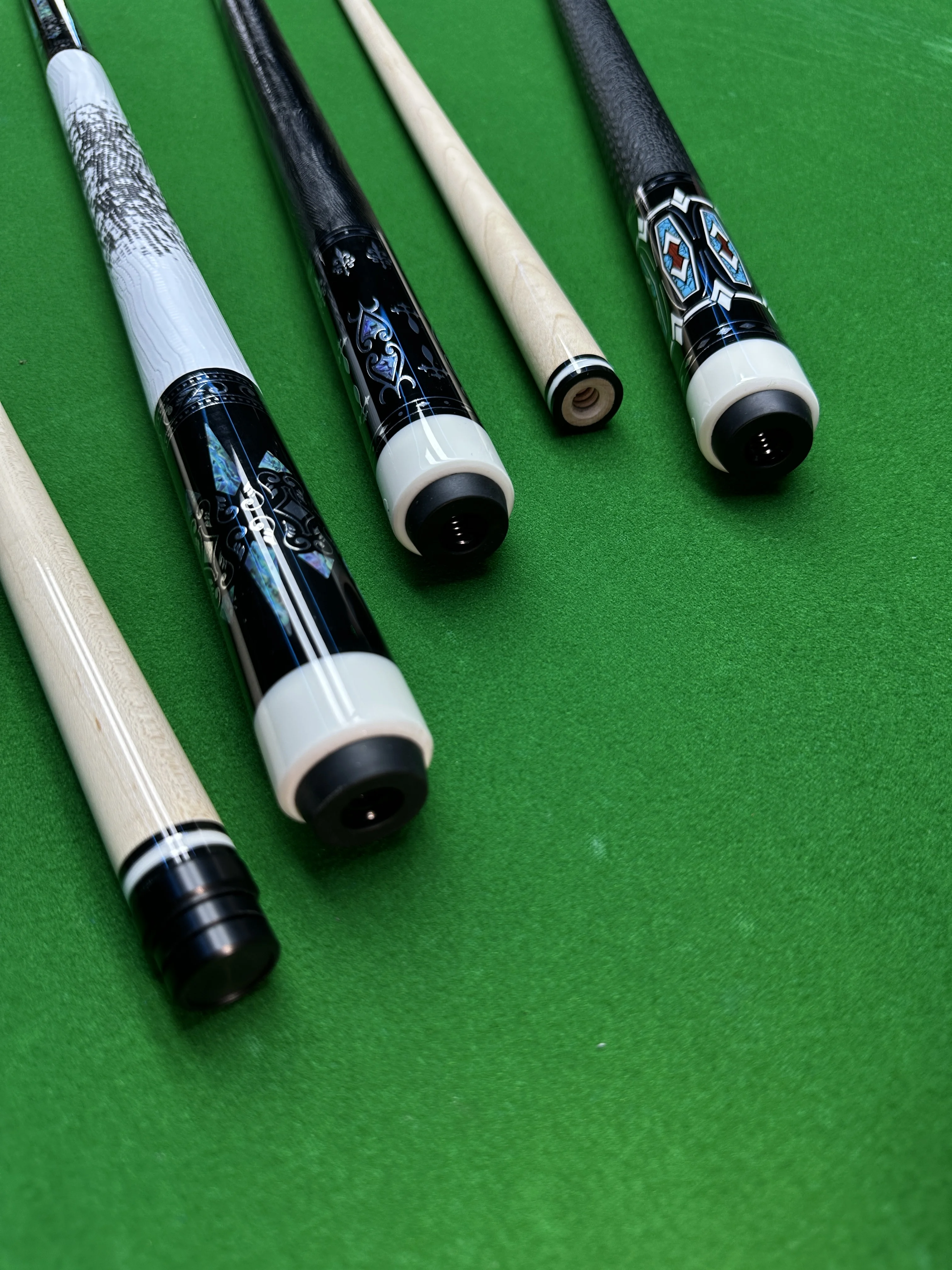 ユニキューリアルレザー高レベル低たわみメープルプールキューラジアル