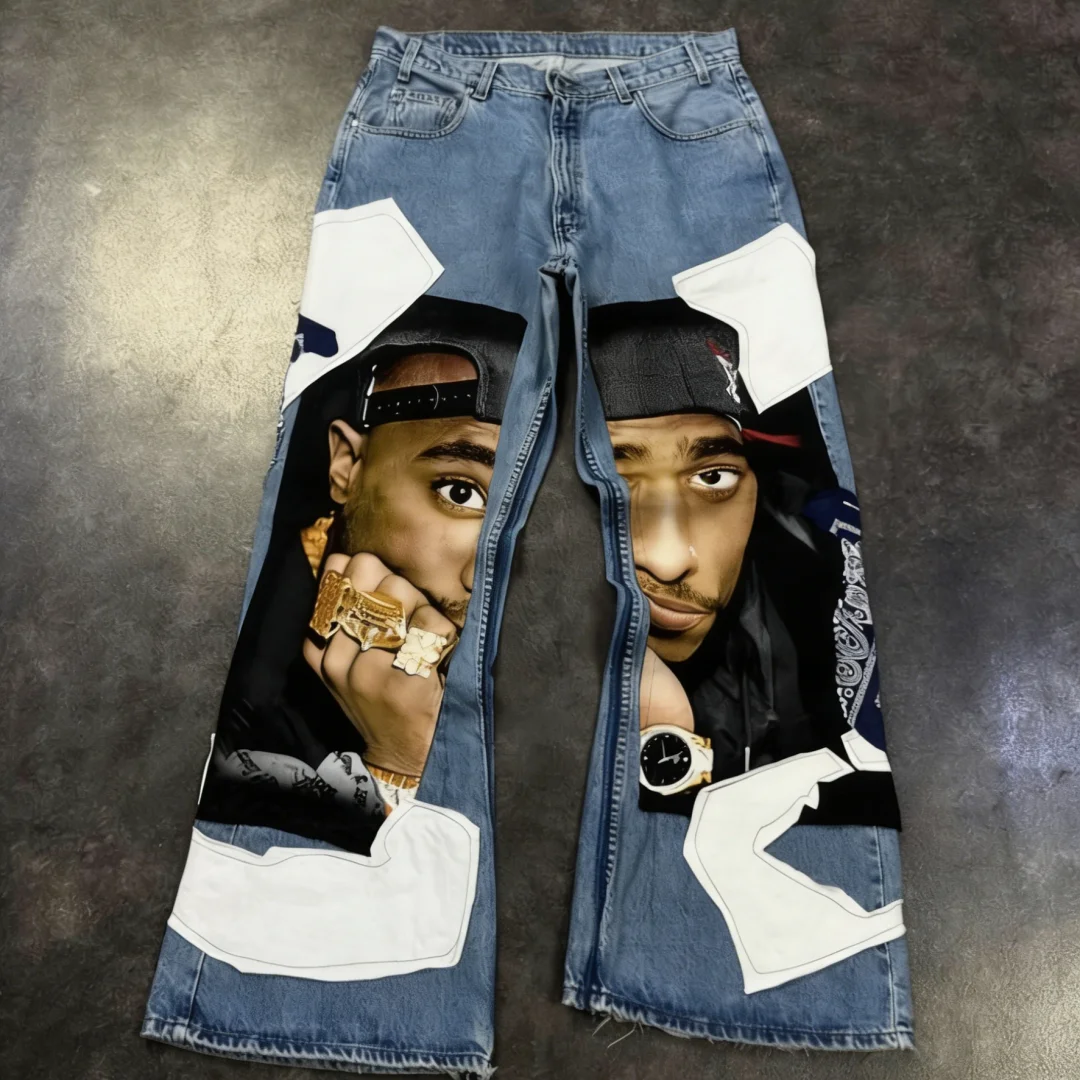 Upravované pánské streetwearové džíny s rozšířenými nohavicemi, poškozený praný povrch / portrétní potisk / patchwork s bandanou, přizpůsobitelné.