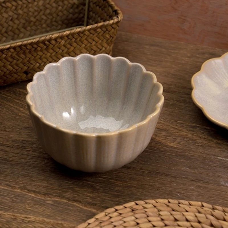 Custom Modern Japanese Ceramic Dinner Set Porcelain Plate Dish Noodles Bowl with Chrysanthemum Logo for Home Parties and Dining factory