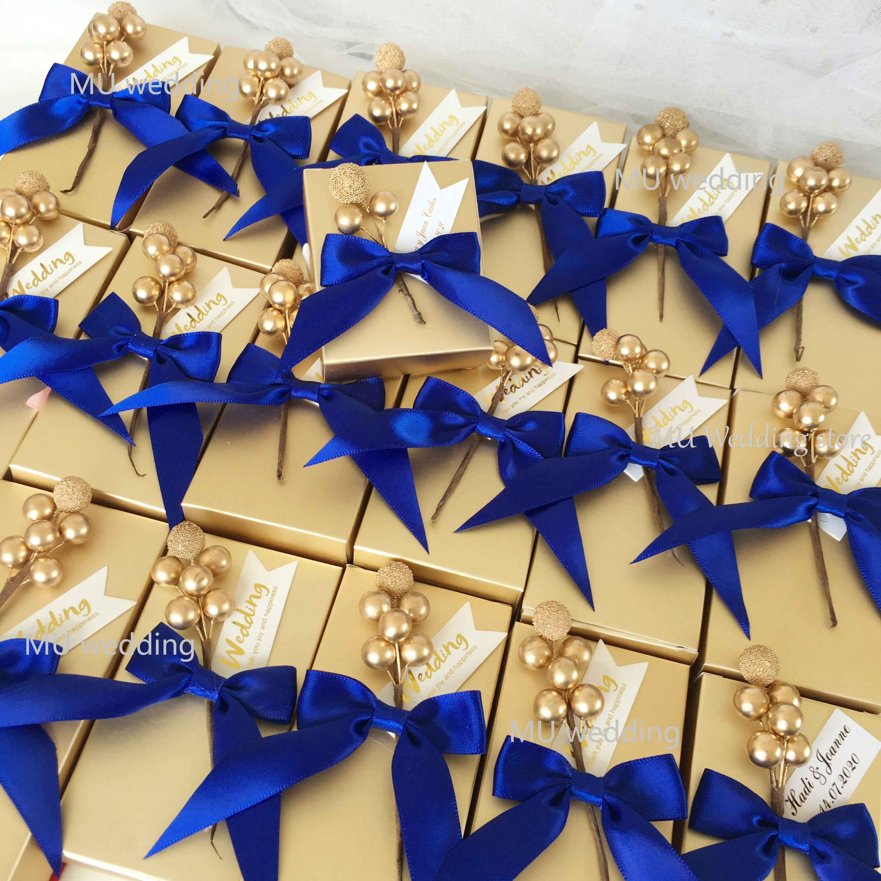 AerWo Graduation Party Favors, 36 Pack Gold and India