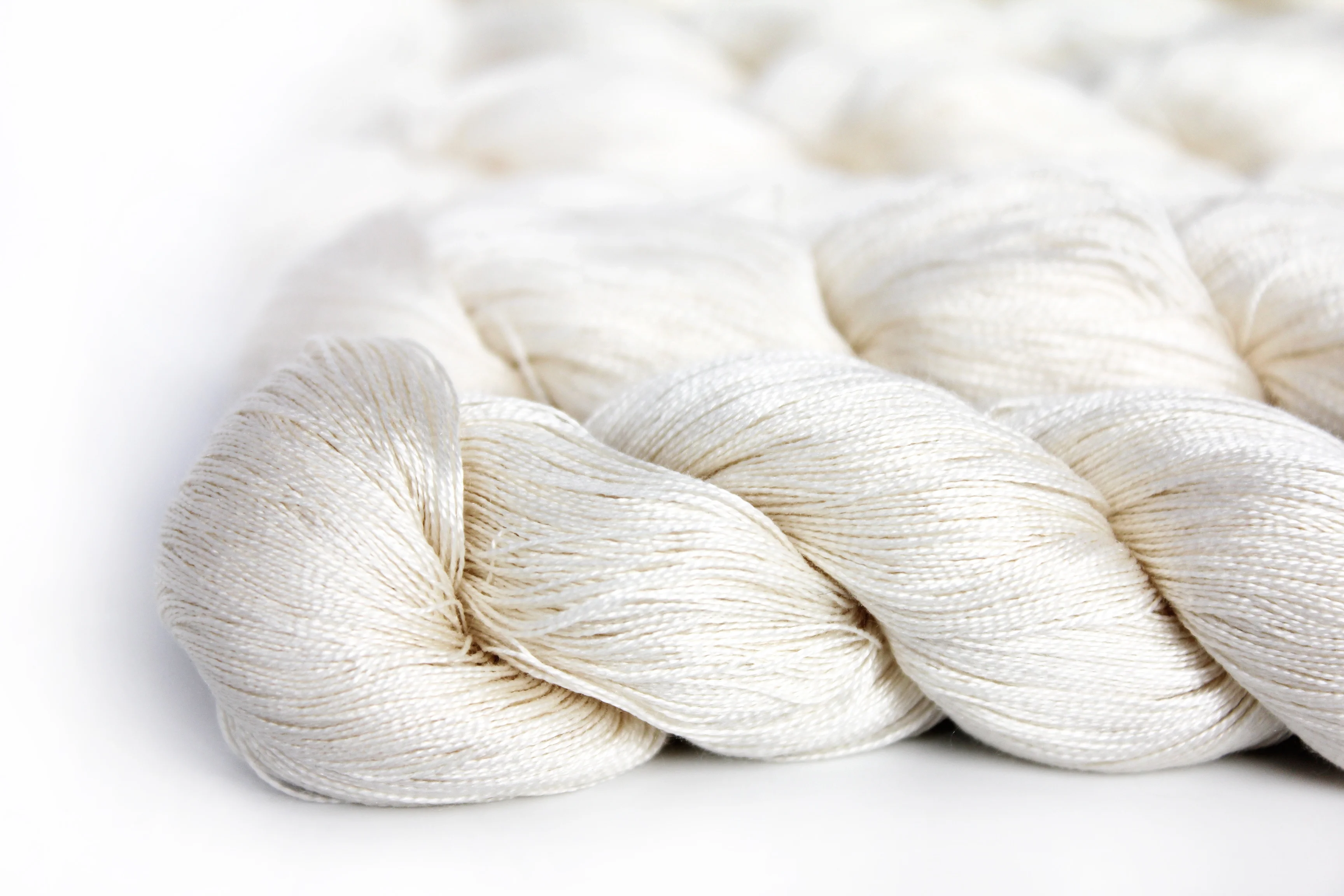 Filati di loto filato di seta pura di gelso 60/2NM all'ingrosso per  maglieria e tessitura