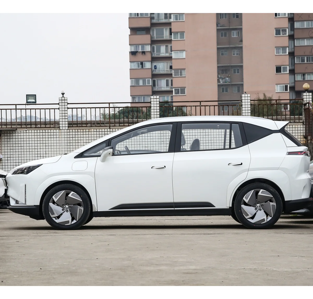 HYCAN Z03 SUV - Max Speed 160km/h, 620km Range, 5 Seats