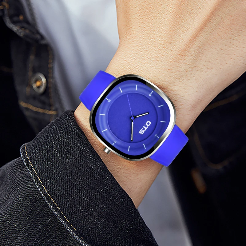 Unisex Quartz Movement Luxury Sport Watch With Silicone Strap