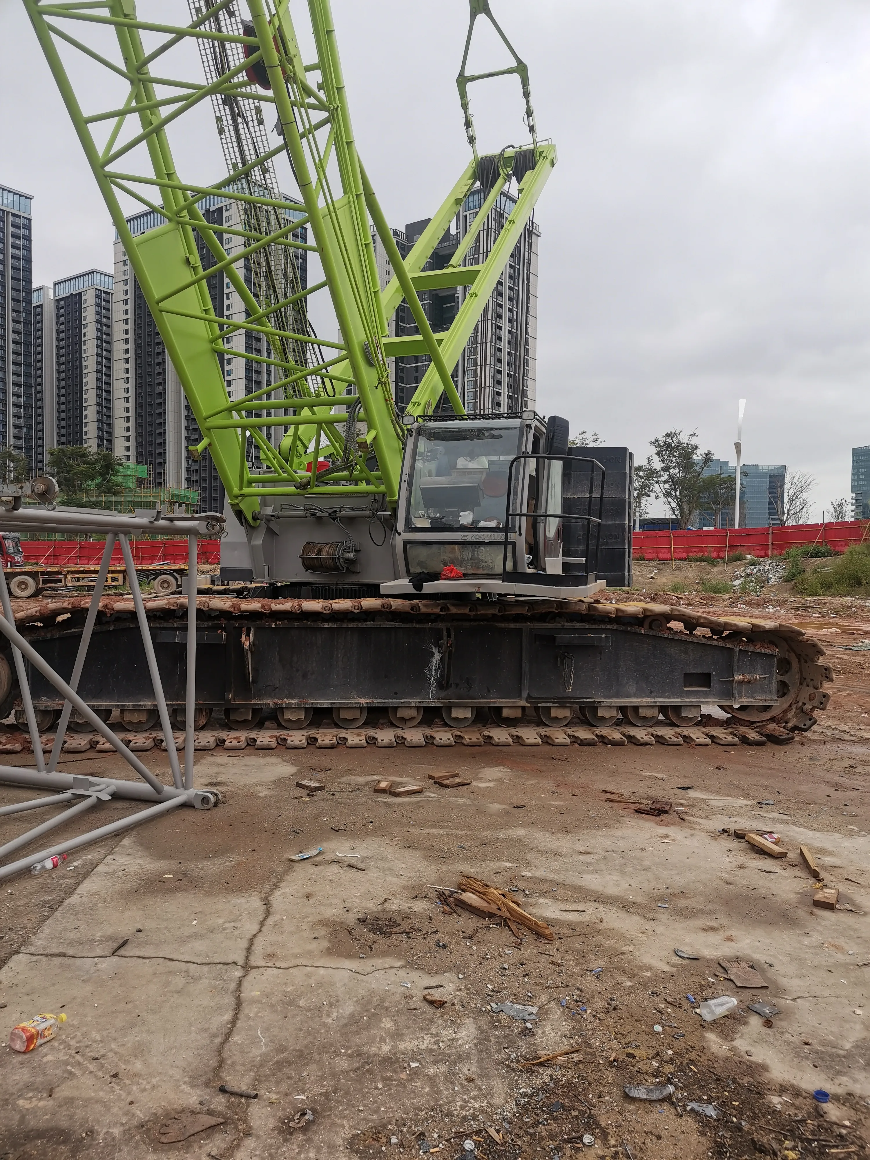 Good Condition Zoomlion 260T Used Crawler Crane QUY260 Energy Efficiency