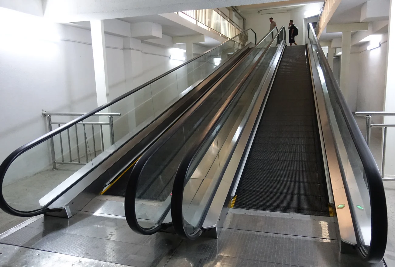 Shopping Mall Elevators And Escalators Indoor Escalator Commercial ...