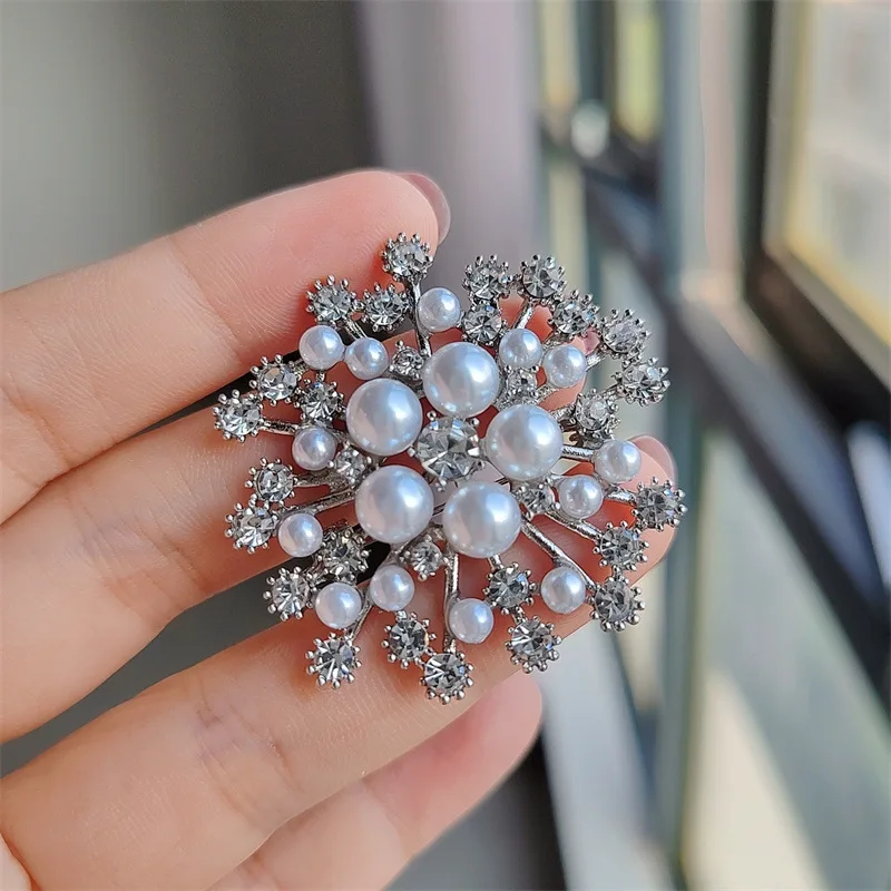 Exquisite Fashion White Pearl Brooch - Perfect Party Accessory Exquisite Fashion White Pearl Brooch - Perfect Party Accessory