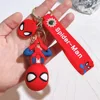Asombroso parada de manos del hombre araña