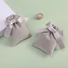 Sac gris avec ruban gris
