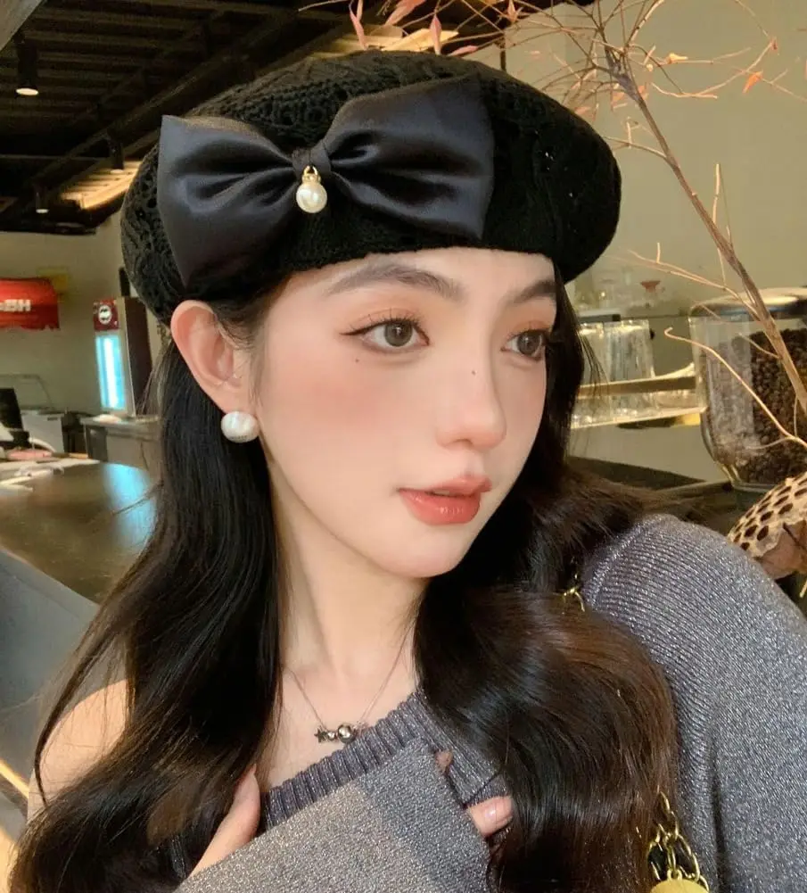 Women Trendy Bow Pearl Woven Beret Hat Summer Hollow Out Hat  display picture 1