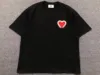 Negro con corazón rojo