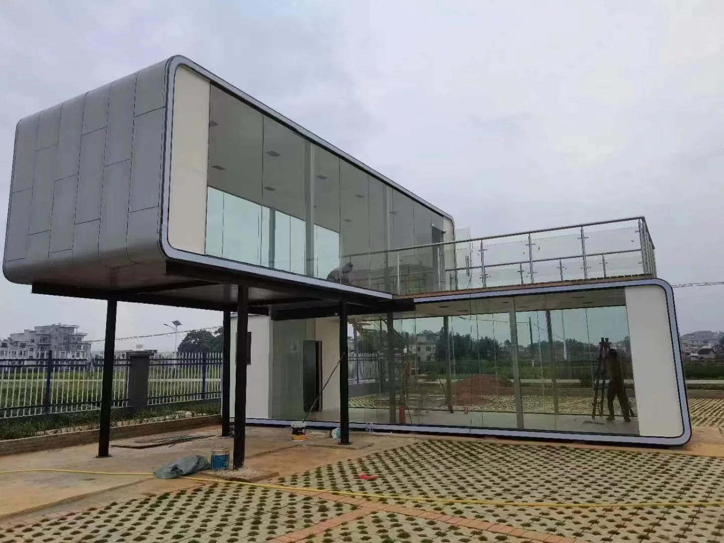 Modular Prefab Container Office Portable apple Home Pod Shaped Movable Container 20ft Cabin House