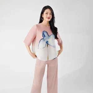 2025 New Design Summer Miyake Pleated T-Shirt Tops for Plus Size Women Casual Style  Crew Neck With Vintage Printed Blouse