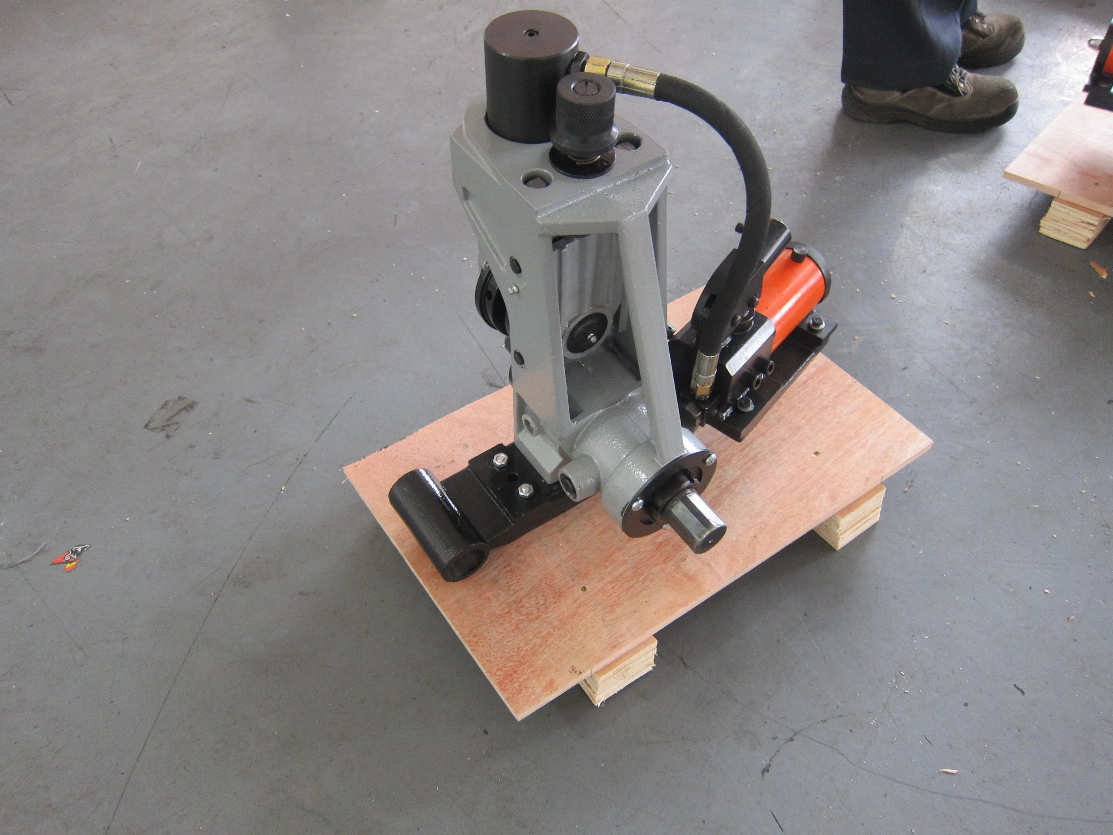 YG12A Hydraulic Roll Grooving Machine for Max 12" Steel Pipes