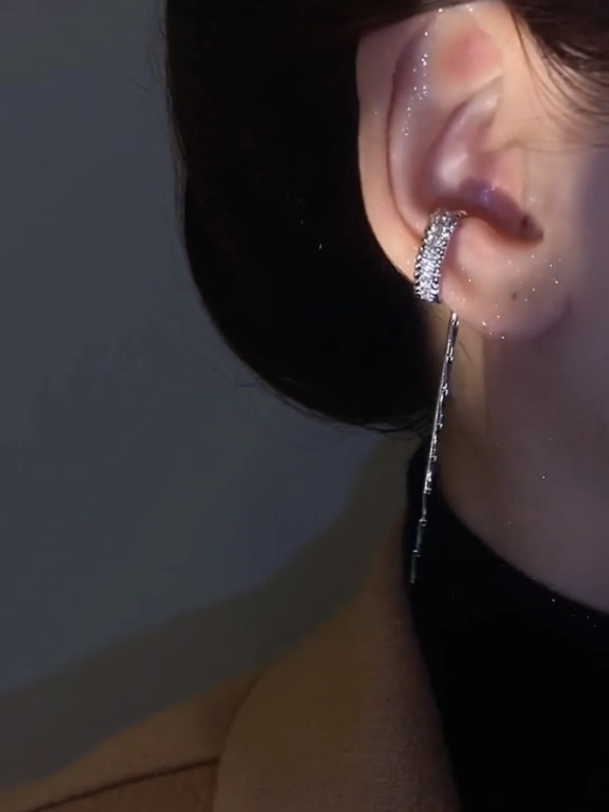 Fashionable Tassel Full Diamond Earrings Women'S Versatile Metallic Style Hoop Earrings Clip on Earrings