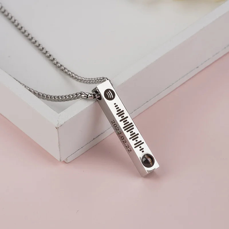 Duoying OEM 2023 Latest Style Laser Engraving Music Symbol Photo Custom 100 Languages Projection Necklace