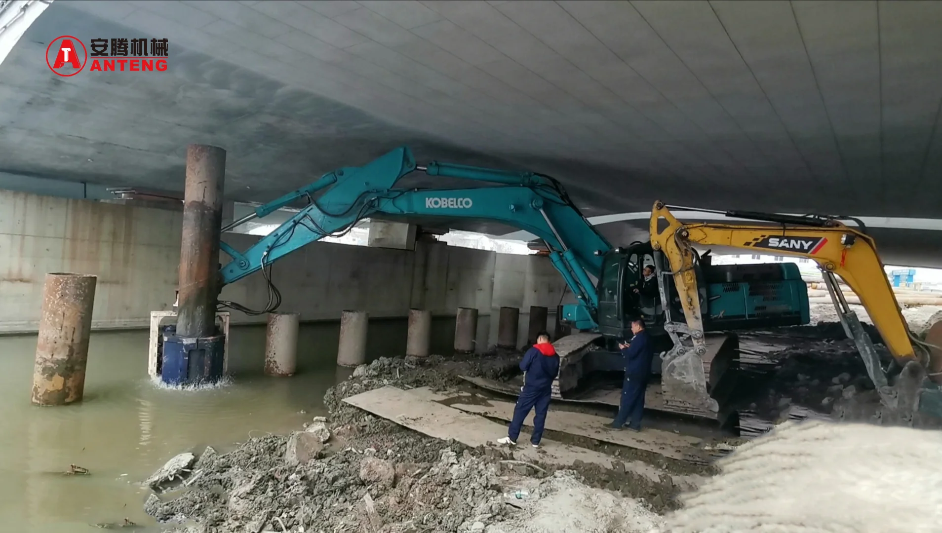 Efficient Side Grip Vibro Hammer for Steel Pipe Pile Driver details