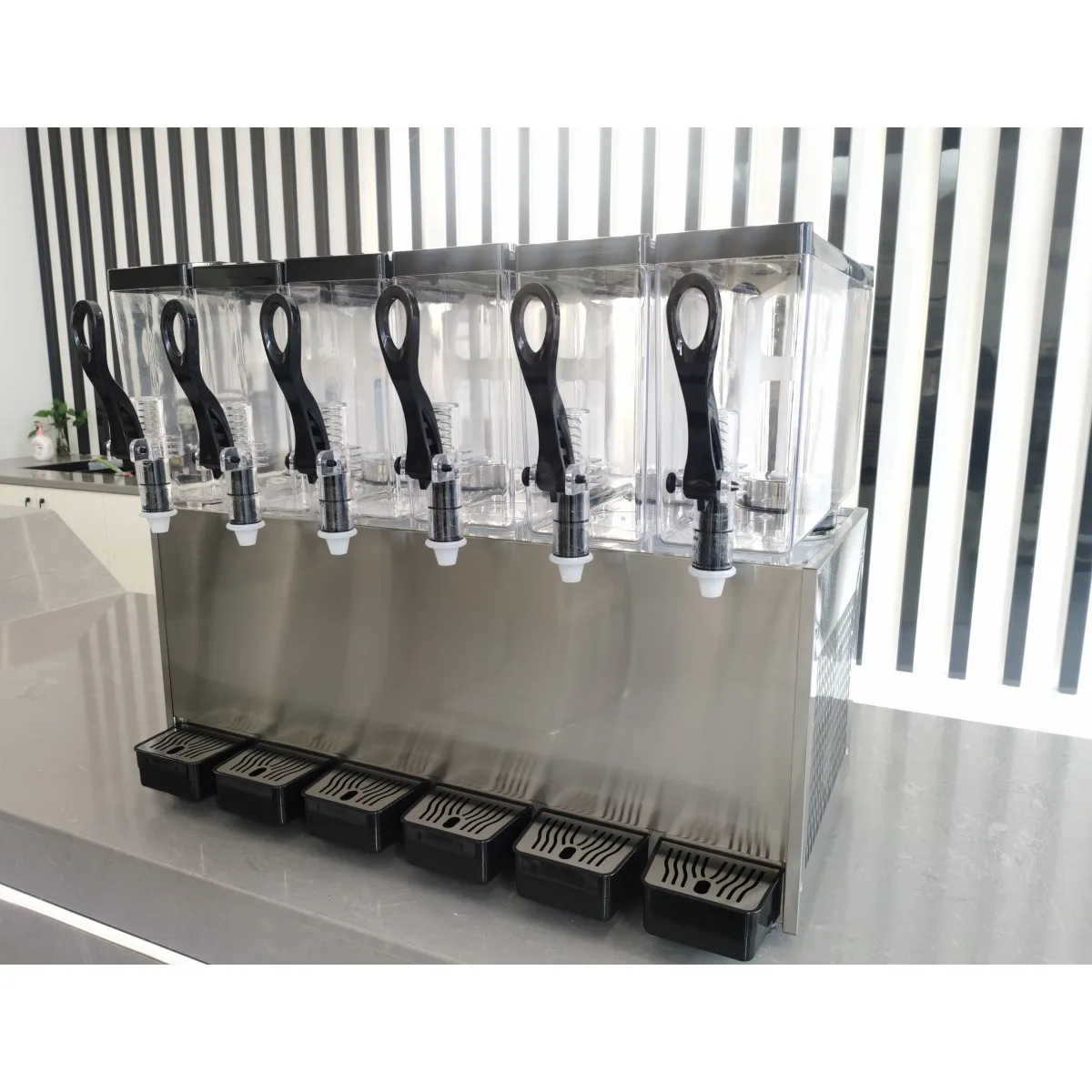 装飾的な金属製飲料容器 楽天市場】冷蔵庫 保存容器 ドリンクサーバー 蛇口付き 4L 大