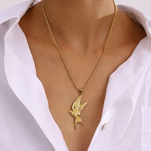 New Arrival Dainty 18k Gold Plated Bird Necklace Dove of Peace Sweater Chain Pendant for Women Made of Stainless Steel