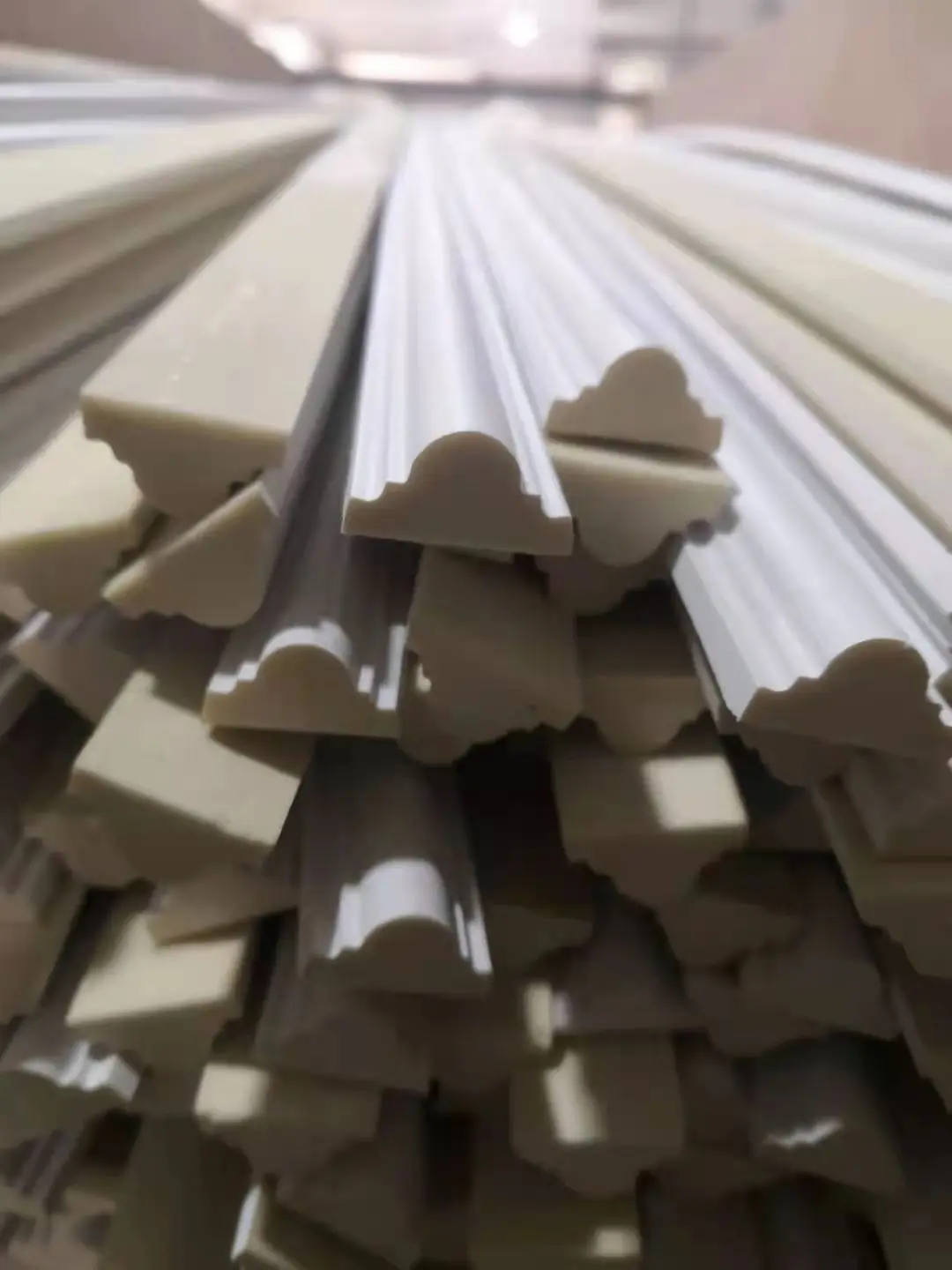 Modern Design Polyurethane Skirting Baseboard for Indoor Use Light Crown Moulding for Corner Decor for Interior Decoration