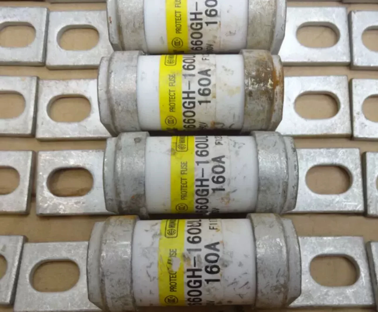 Hinode 660GH-125ULTC, 660GH-160ULTC, 660GH-315ULTC Fuses