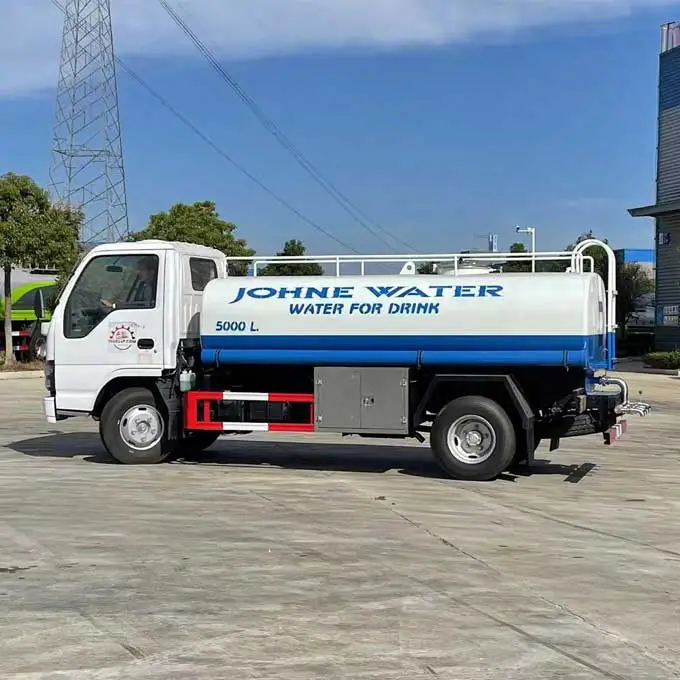 Light duty truck Dongfeng 4x2 3-8CBM water tank truck