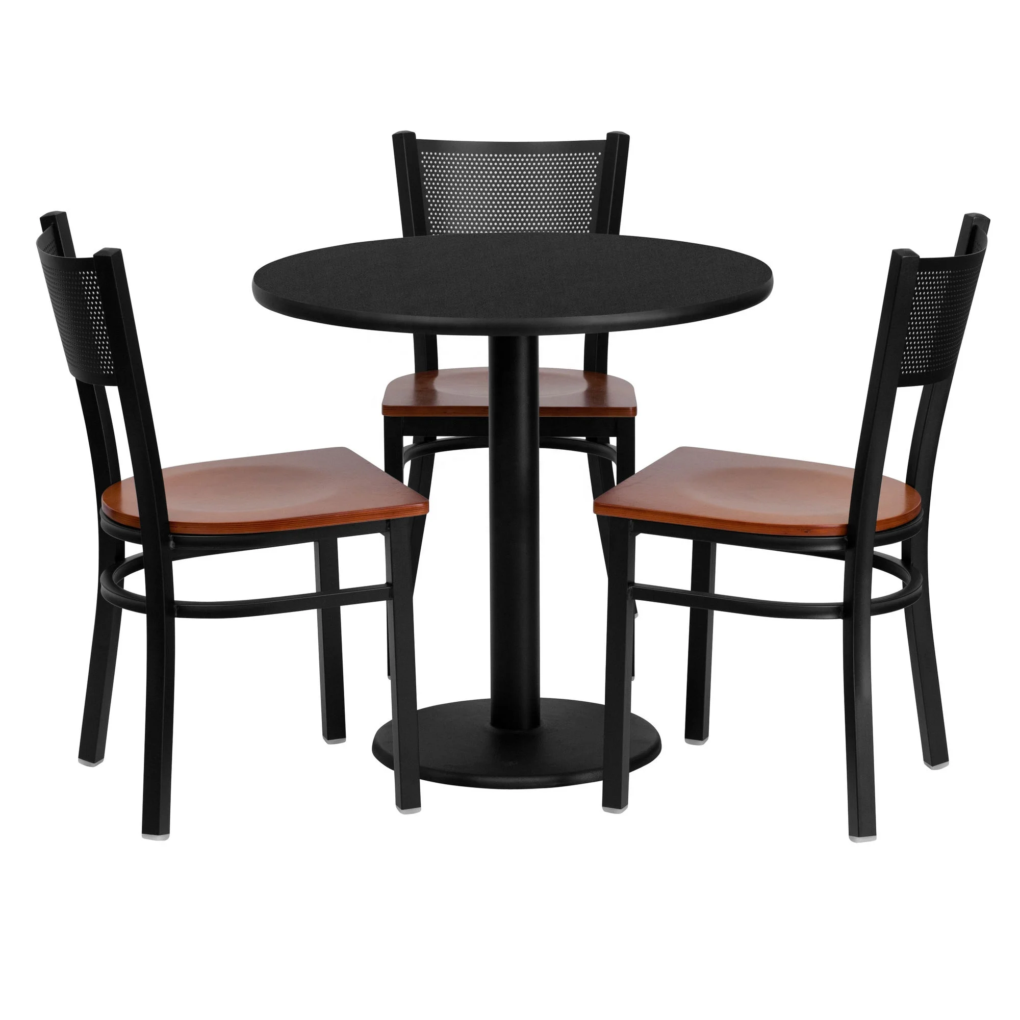 столы и стулья в ресторане