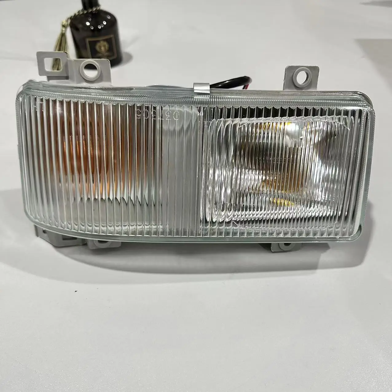 Japanese Truck Isuz Universal Original Bumper Fog Lamp, Halogen Bulb Waterproof