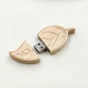 Unidad flash USB con hoja de arce