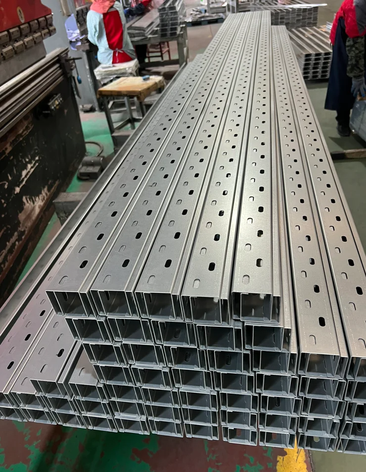 Galvanized Electric Cable Tray/ Ladder Tray/ Solid Through/perforated ...