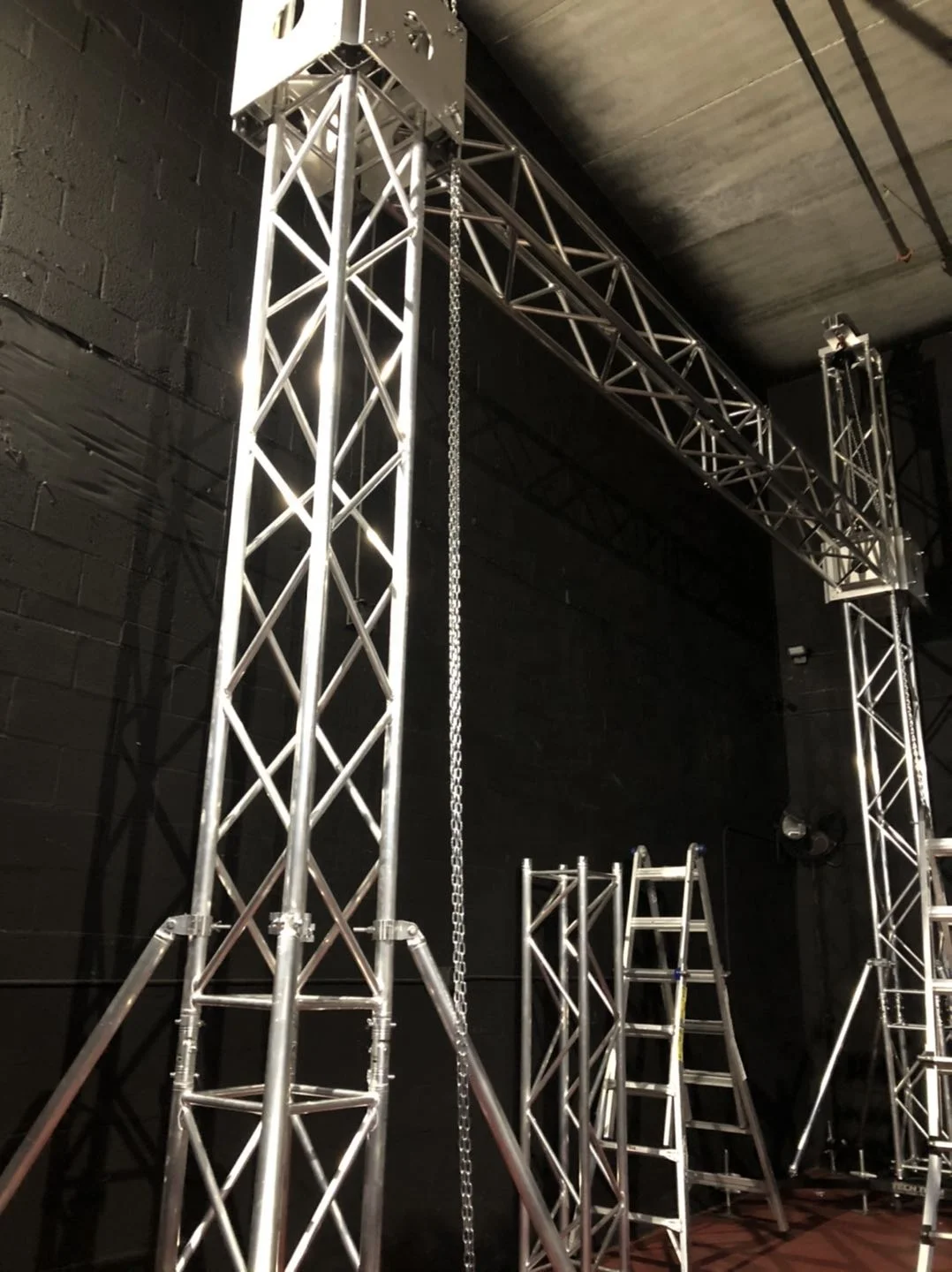 Aluminum Truss Elevator Tower Lift Stand